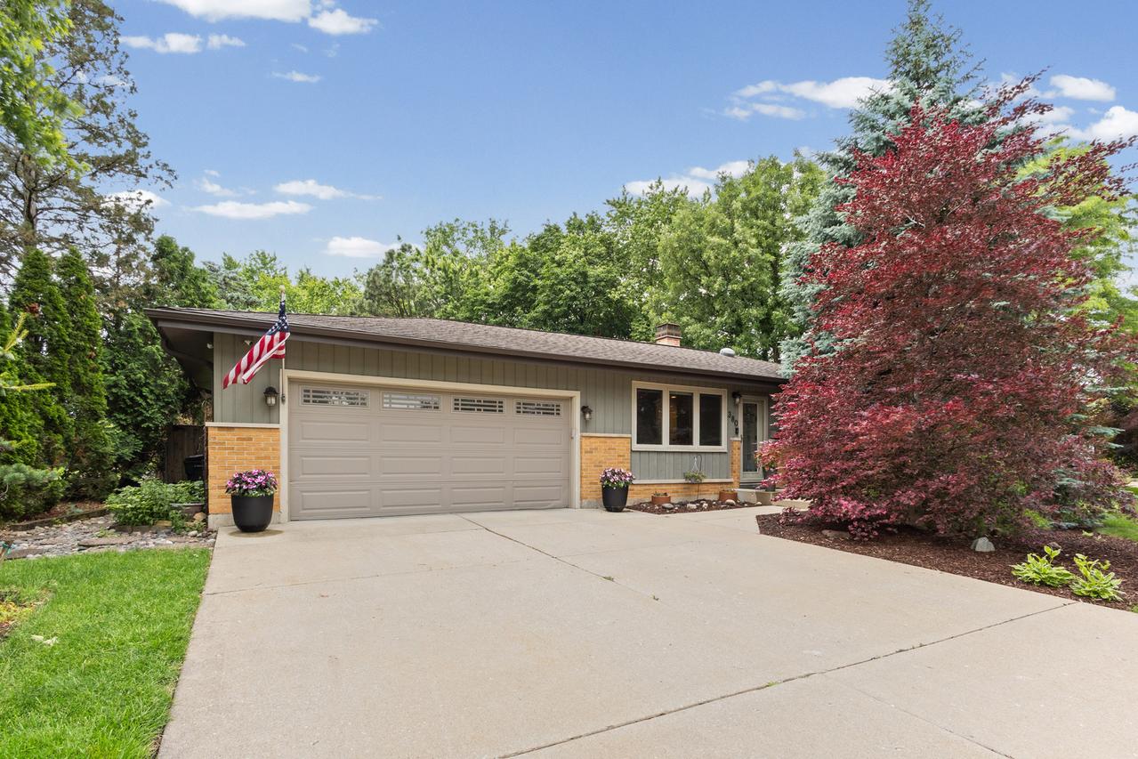 380 Pleasant St., Hoffman Estates, IL 60169