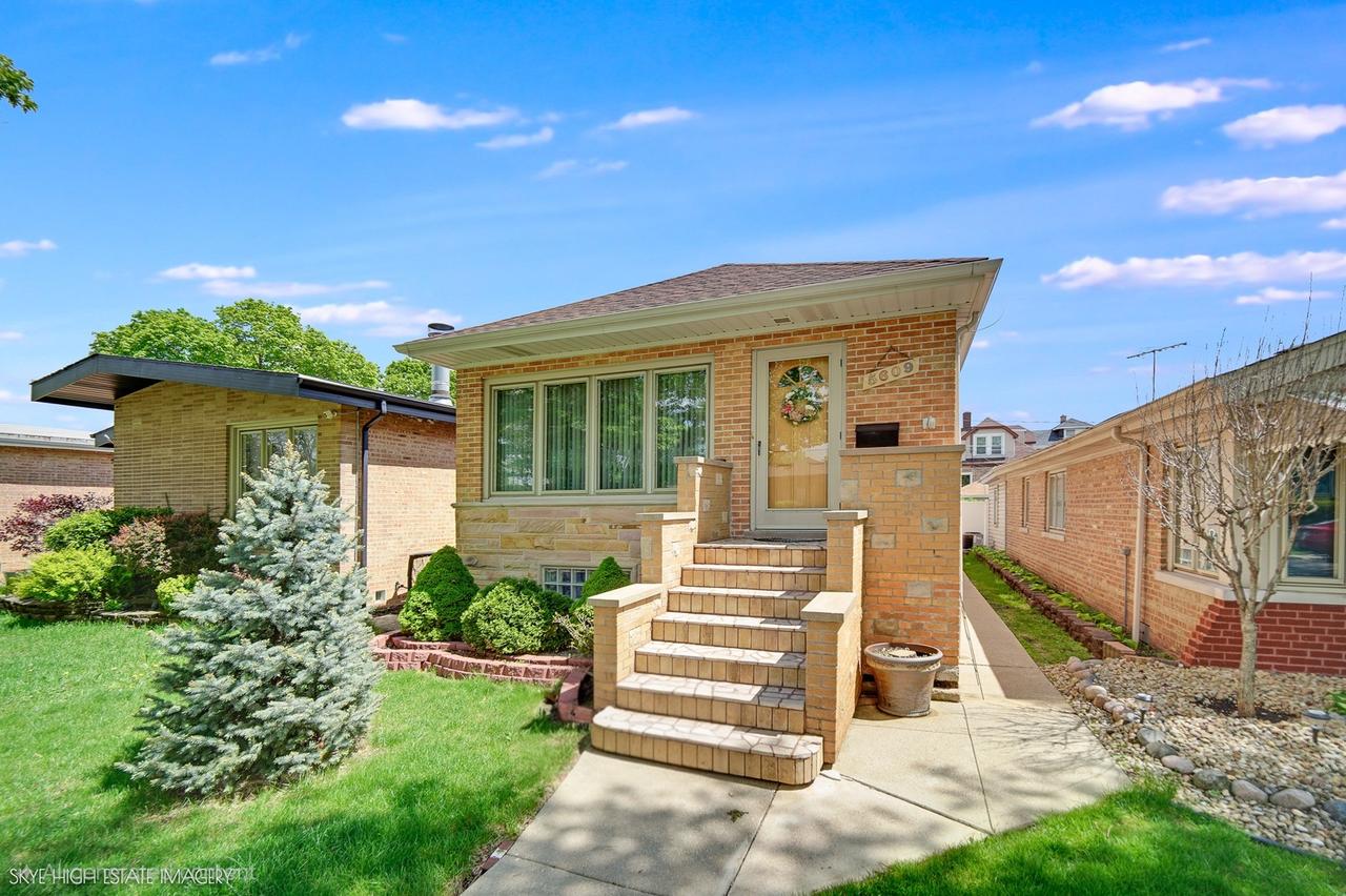 5609 S Monitor Ave., Chicago, IL 60638