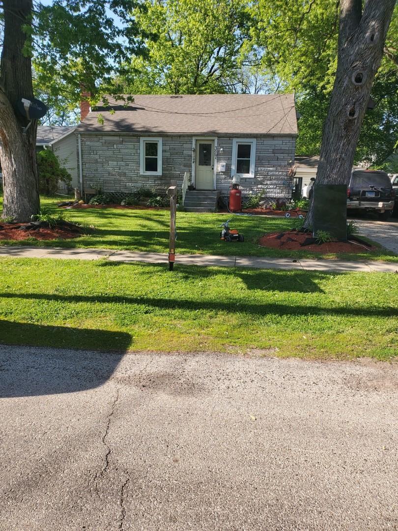 327 Burbank Ave., Woodstock, IL 60098
