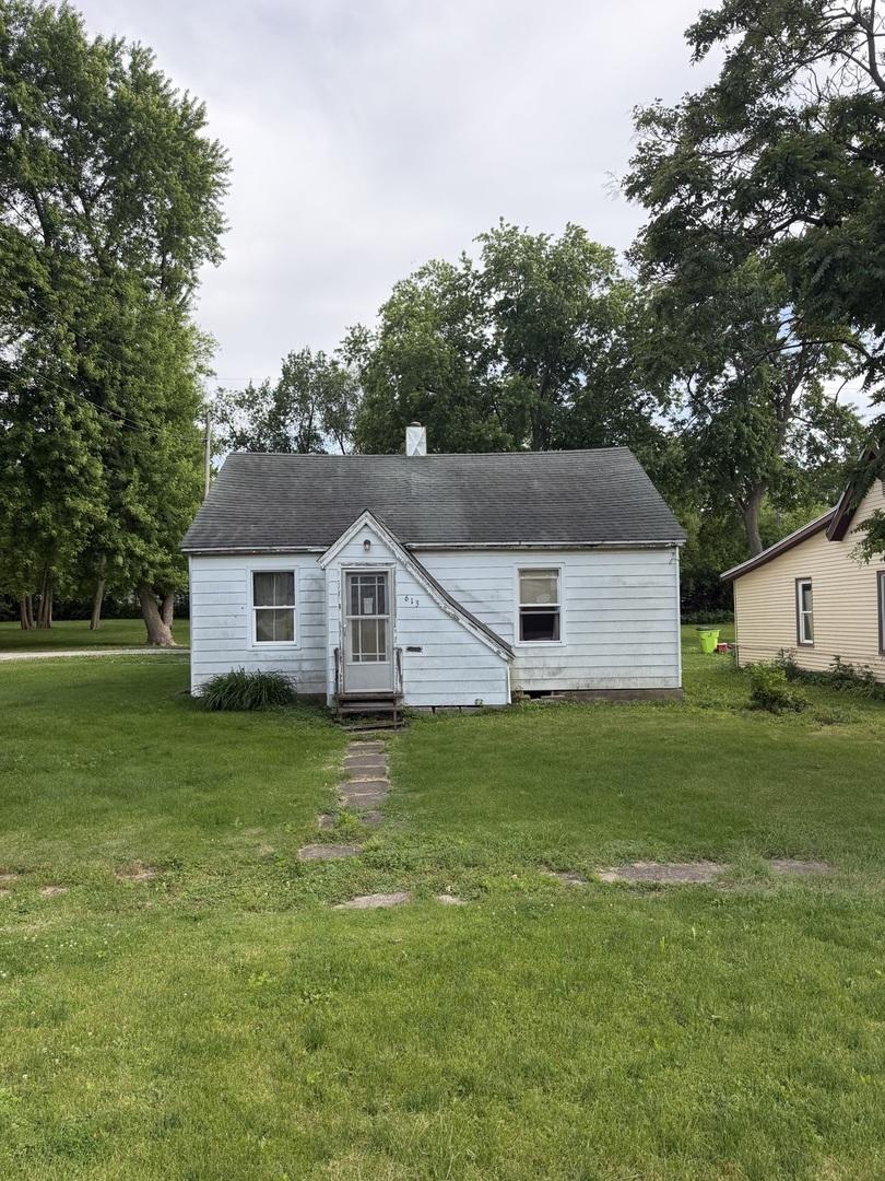 613 E Locust St., Fairbury, IL 61739