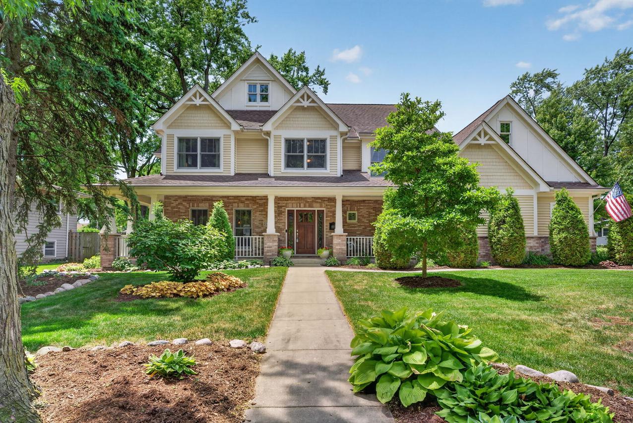 1045 Magnolia Ln., Naperville, IL 60540