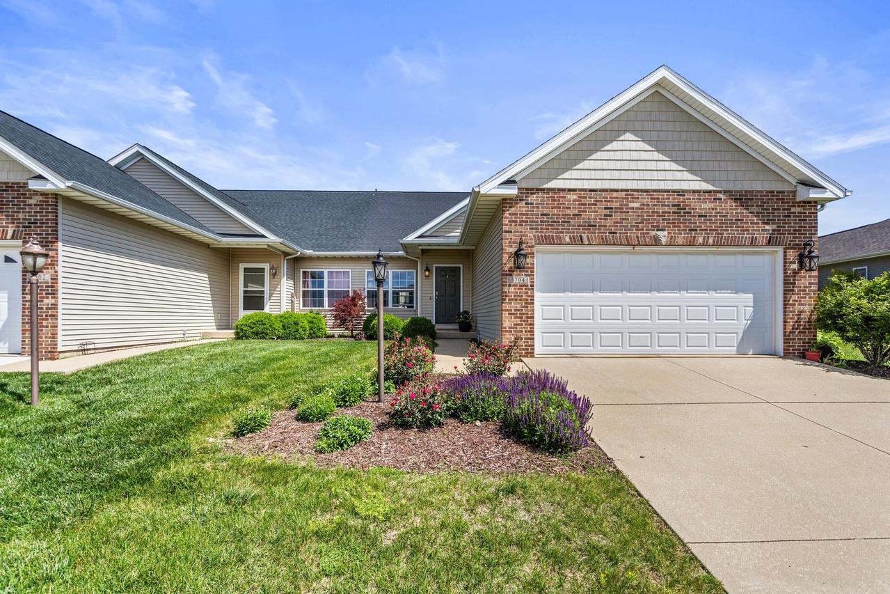 1704 Timber Wolf Ln., Mahomet, IL 61853