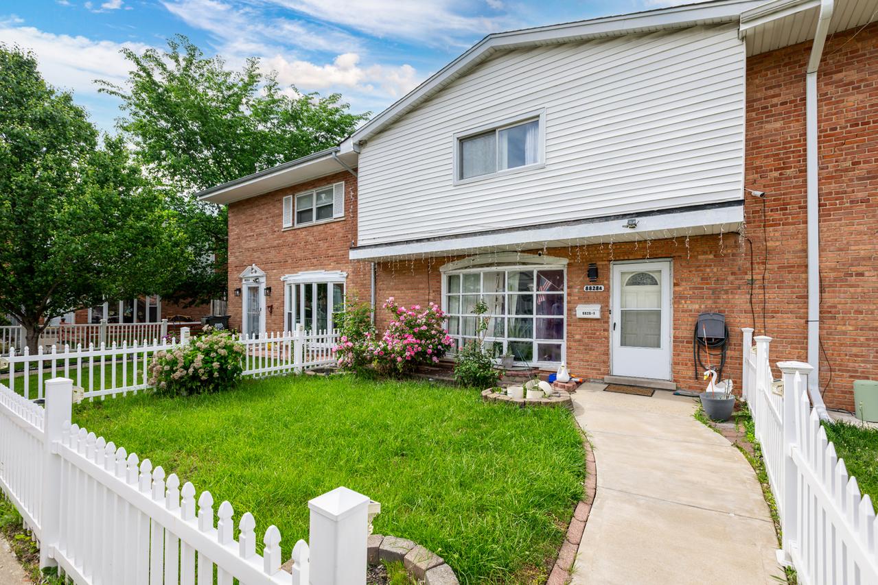 8828 Dee Rd. #B, Des Plaines, IL 60016