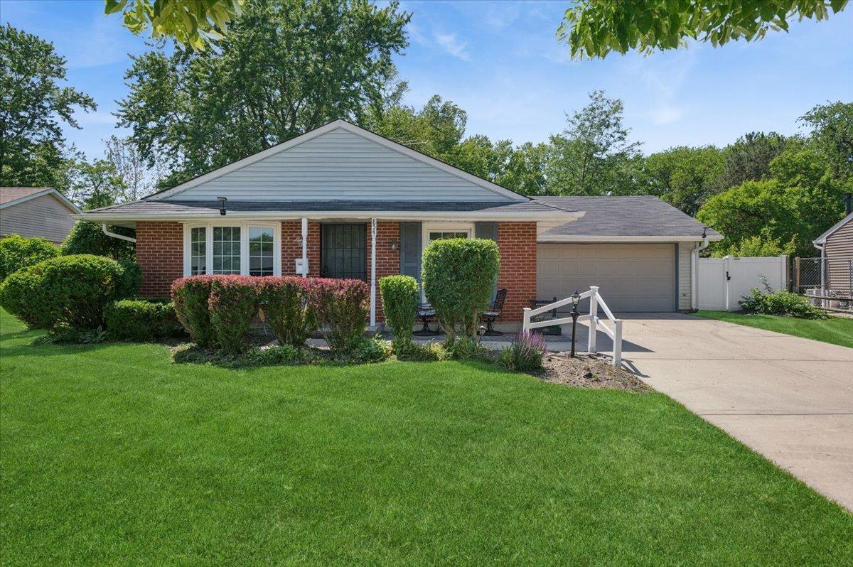 854 Sunrise Pl., Roselle, IL 60172