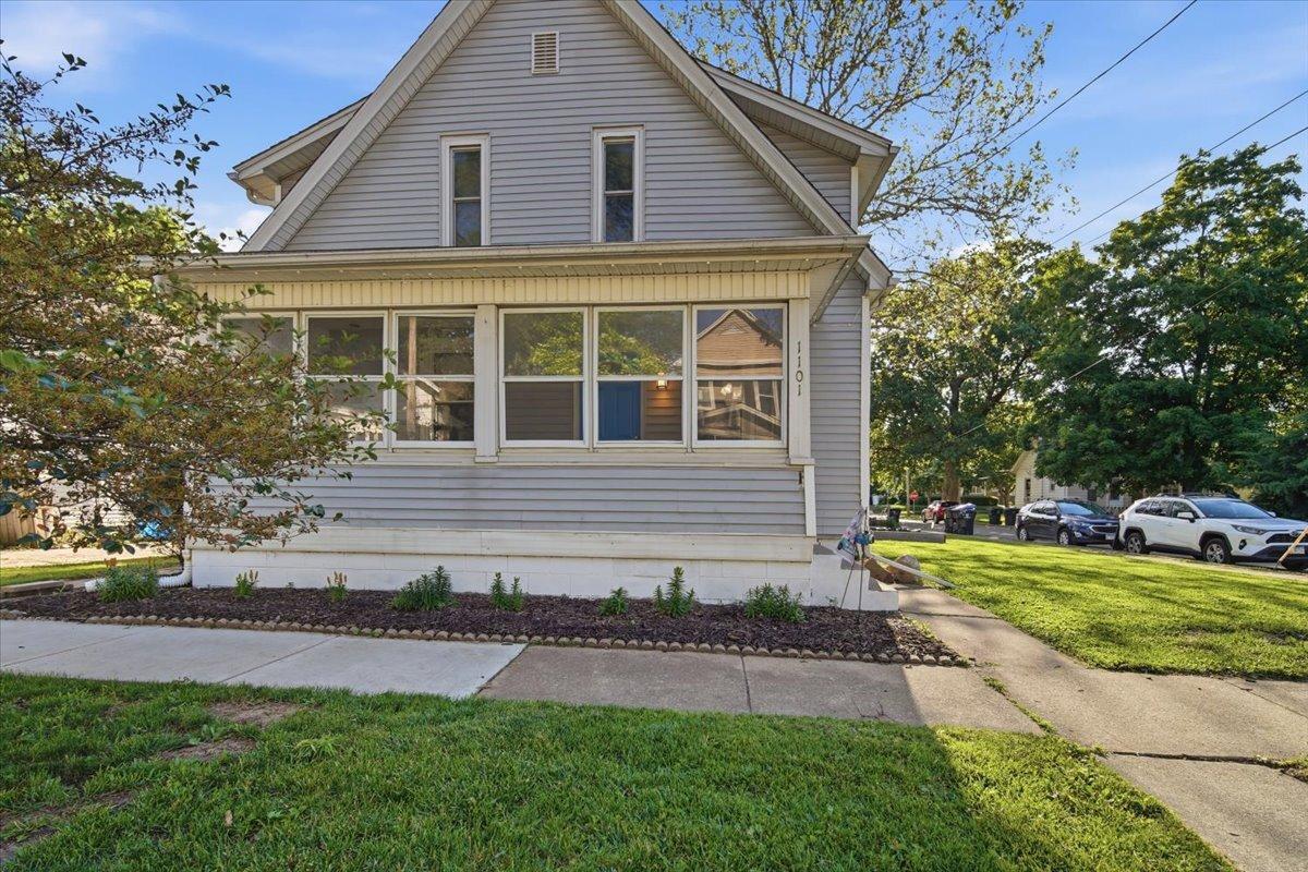 1101 S Lee St., Bloomington, IL 61701