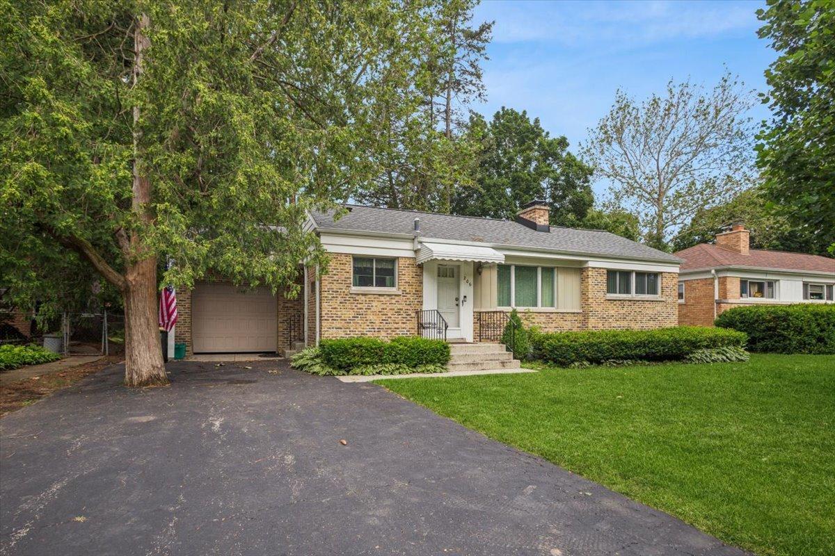 206 N Lincoln Ln., Arlington Heights, IL 60004