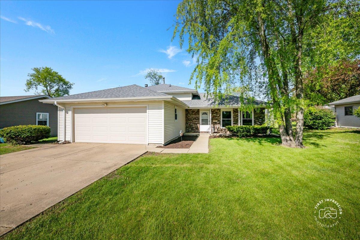 966 N Elmwood Dr., Aurora, IL 60506