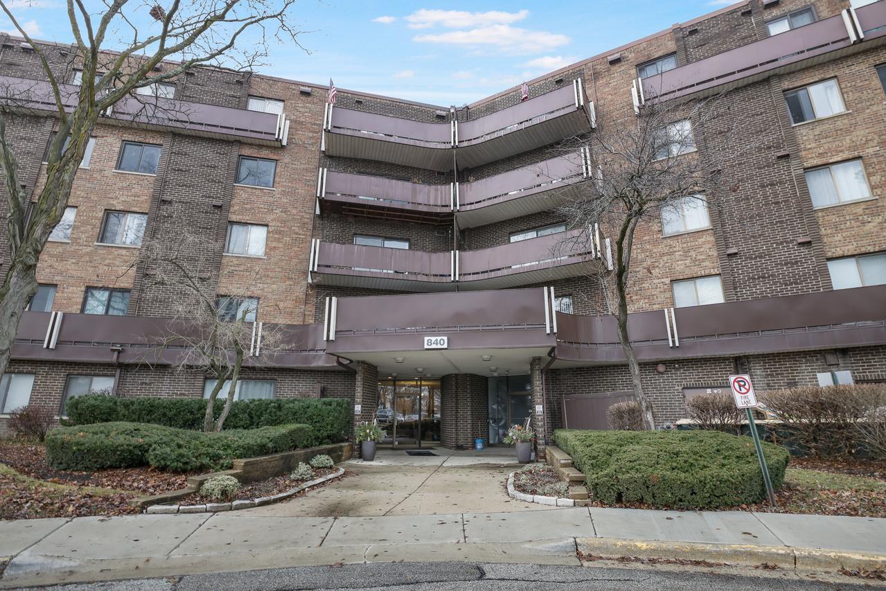 840 Wellington Ave. #306, Elk Grove Village, IL 60007