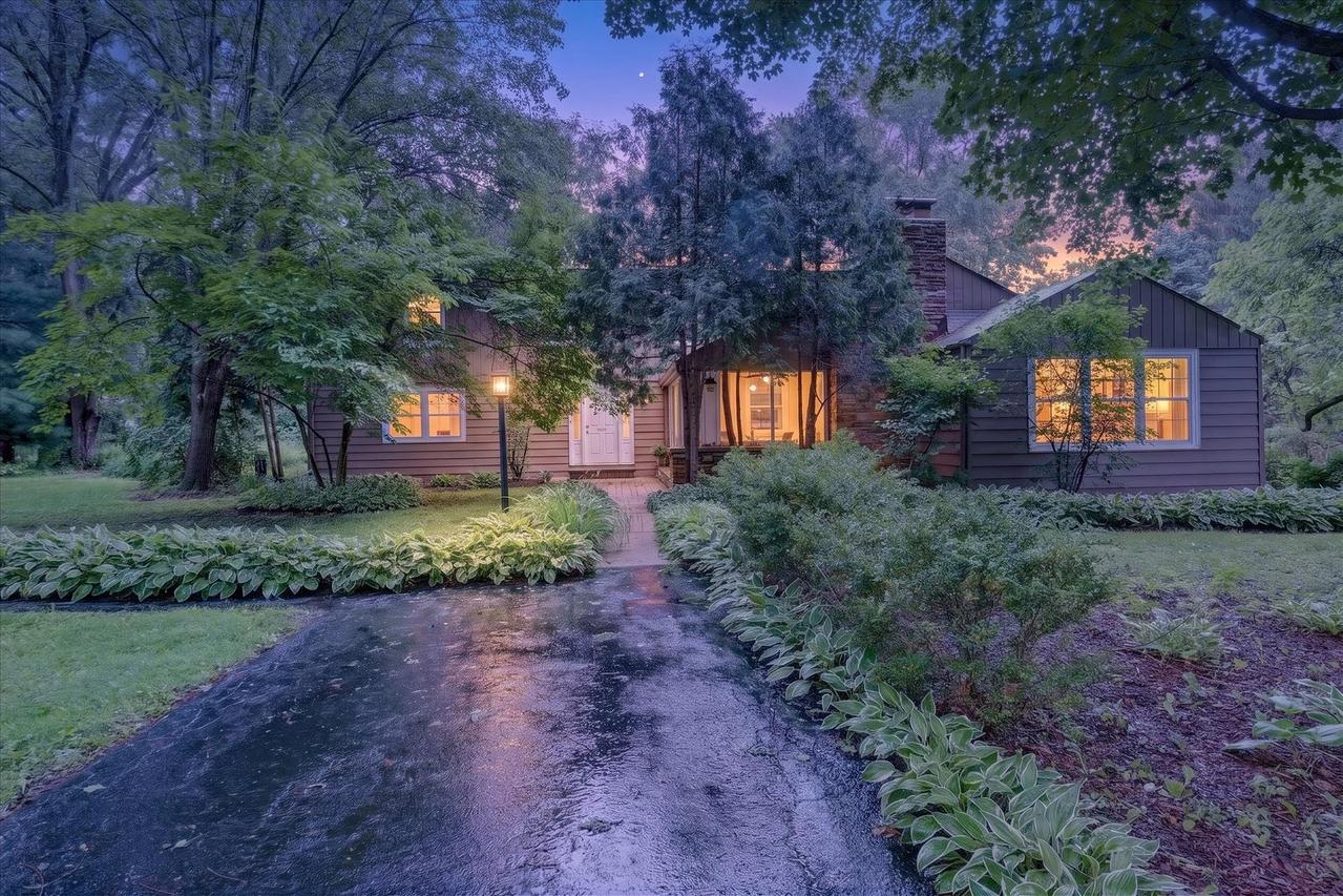 393 Warwick Ln., Lakewood, IL 60014