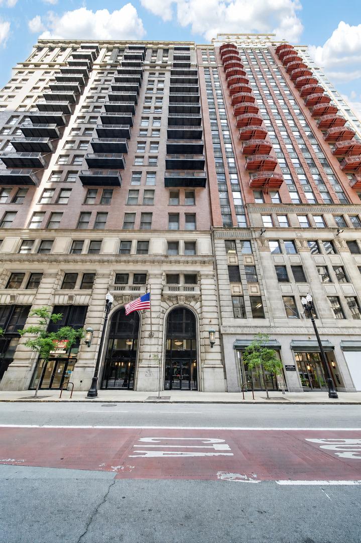 212 W Washington St. #1402, Chicago, IL 60606
