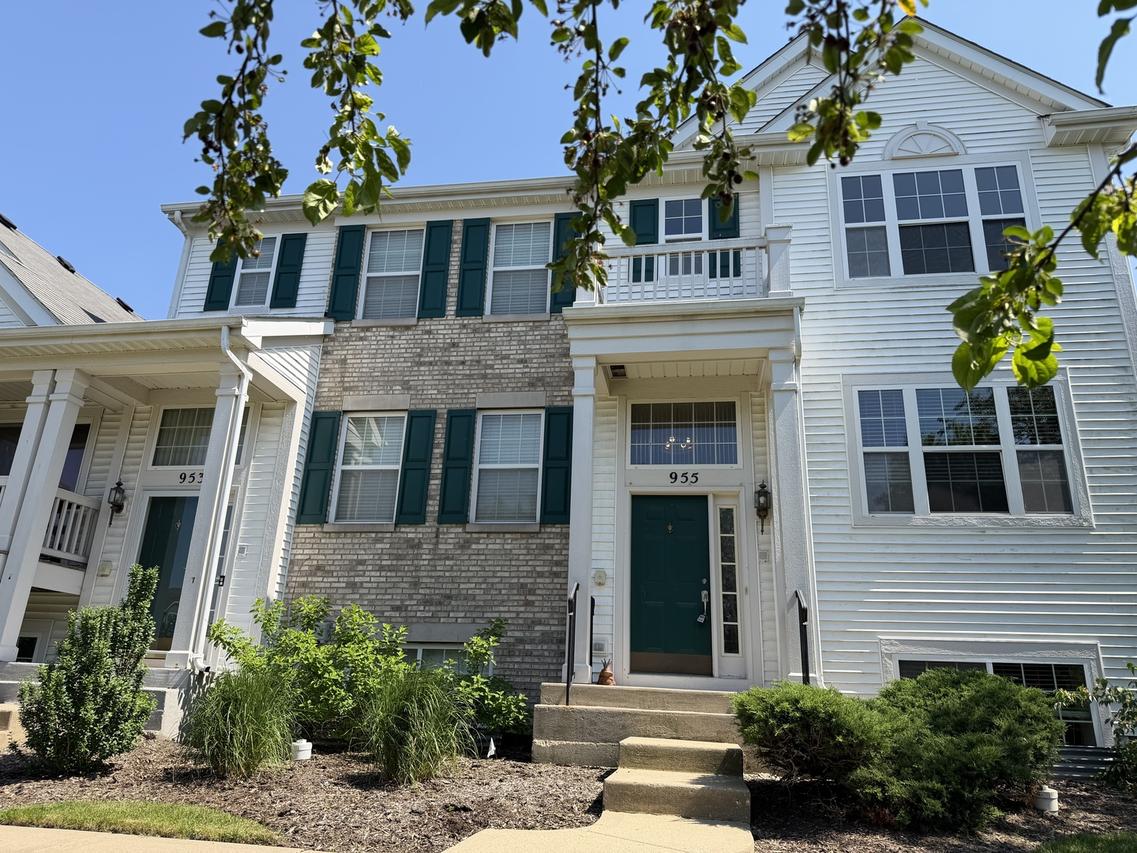 955 Emerald Dr., Pingree Grove, IL 60140
