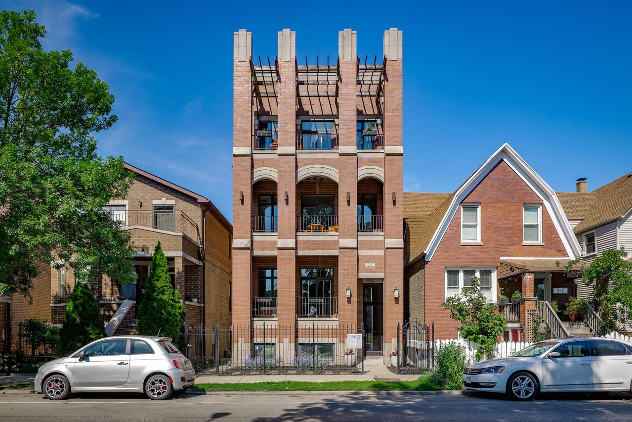 3252 N California Ave. #1, Chicago, IL 60618