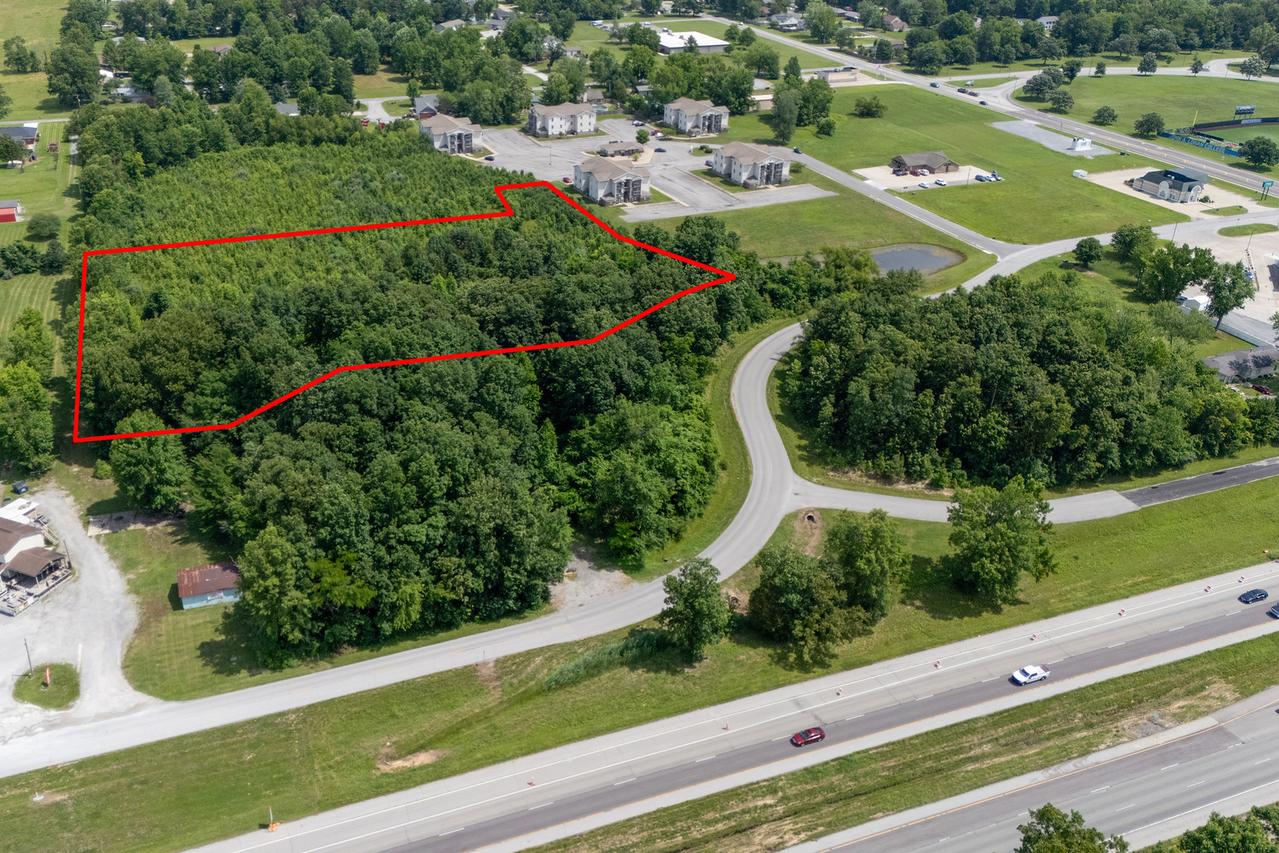 1120 Pin Oak Dr., Carterville, IL 62918