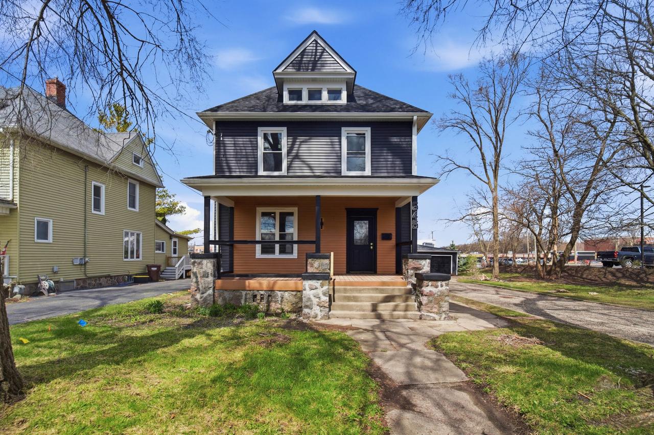 645 E Calhoun St., Woodstock, IL 60098