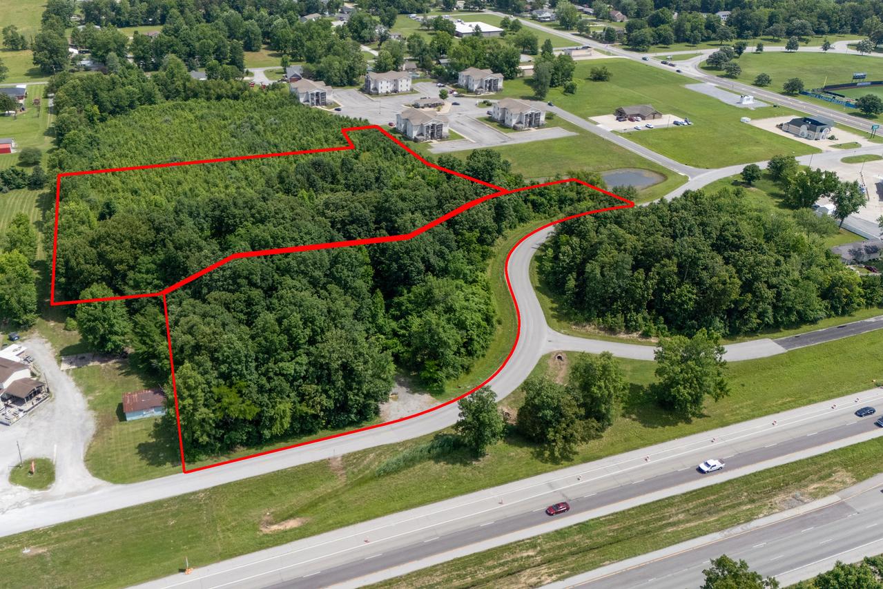 1130 Pin Oak Dr., Carterville, IL 62918