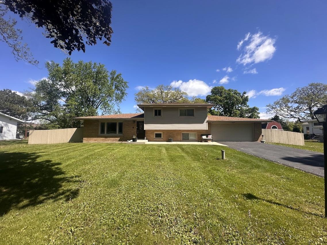 1006 Forest Dr., Elgin, IL 60123