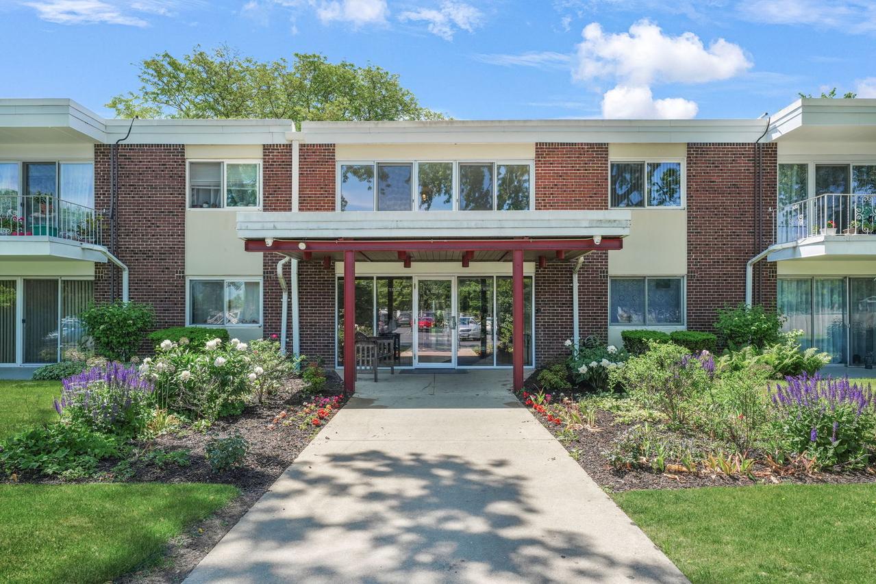 127 N Wolf Rd. #58A, Wheeling, IL 60090