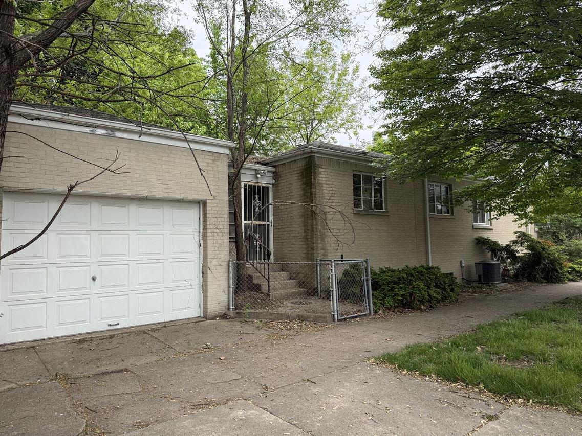 7434 N Maplewood Ave., Chicago, IL 60645