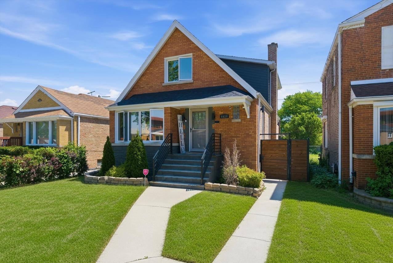9829 S Claremont Ave., Chicago, IL 60643