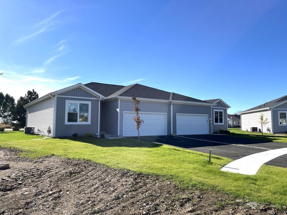 516 Cobblestone Cir., Harvard, IL 60033