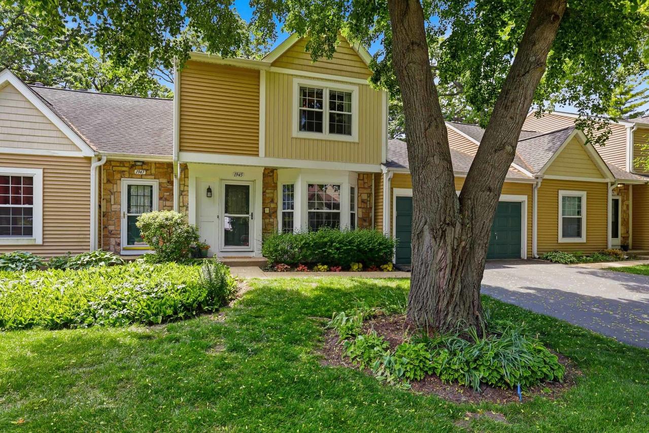 1945 Ozark Pkwy., Algonquin, IL 60102