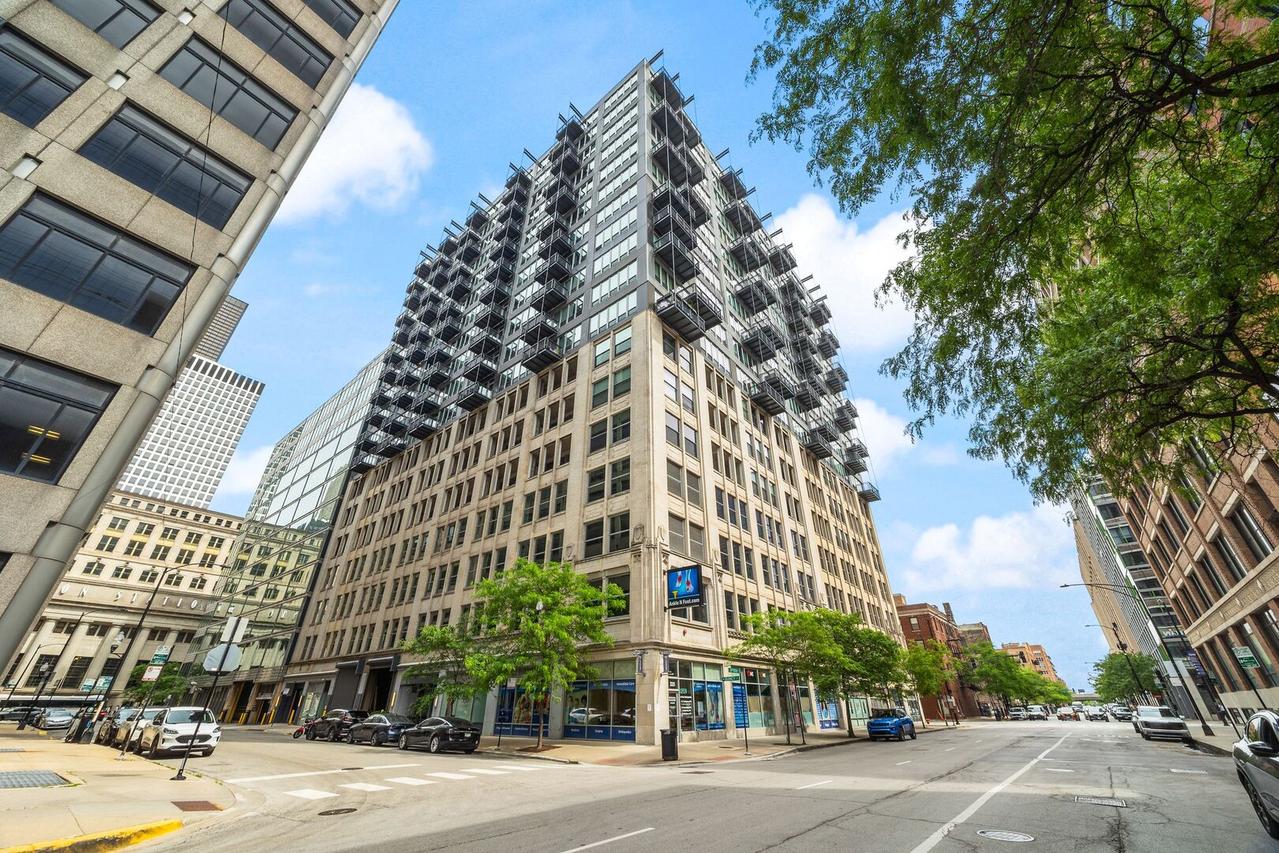 565 W Quincy St. #904, Chicago, IL 60661