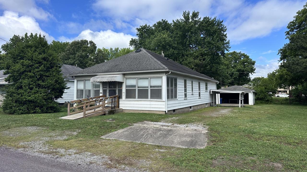 505 N Douglas St., West Frankfort, IL 62896