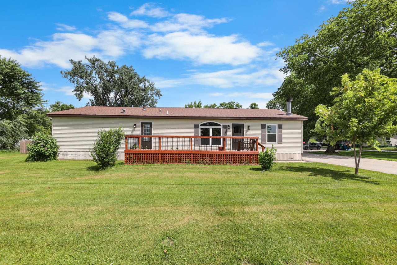 40 E Livingston St., Godley, IL 60407