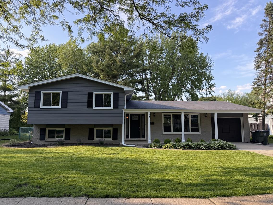 910 Fairlawn Ave., Libertyville, IL 60048