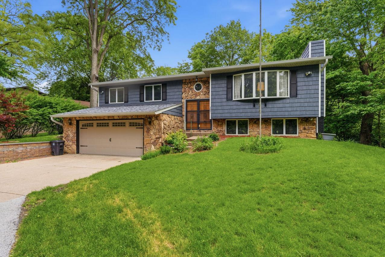 3001 2nd St., Moline, IL 61265