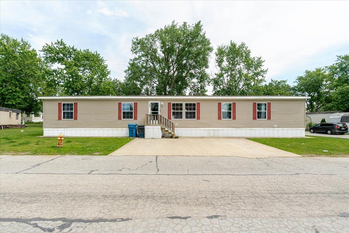 861 4th St., Normal, IL 61761