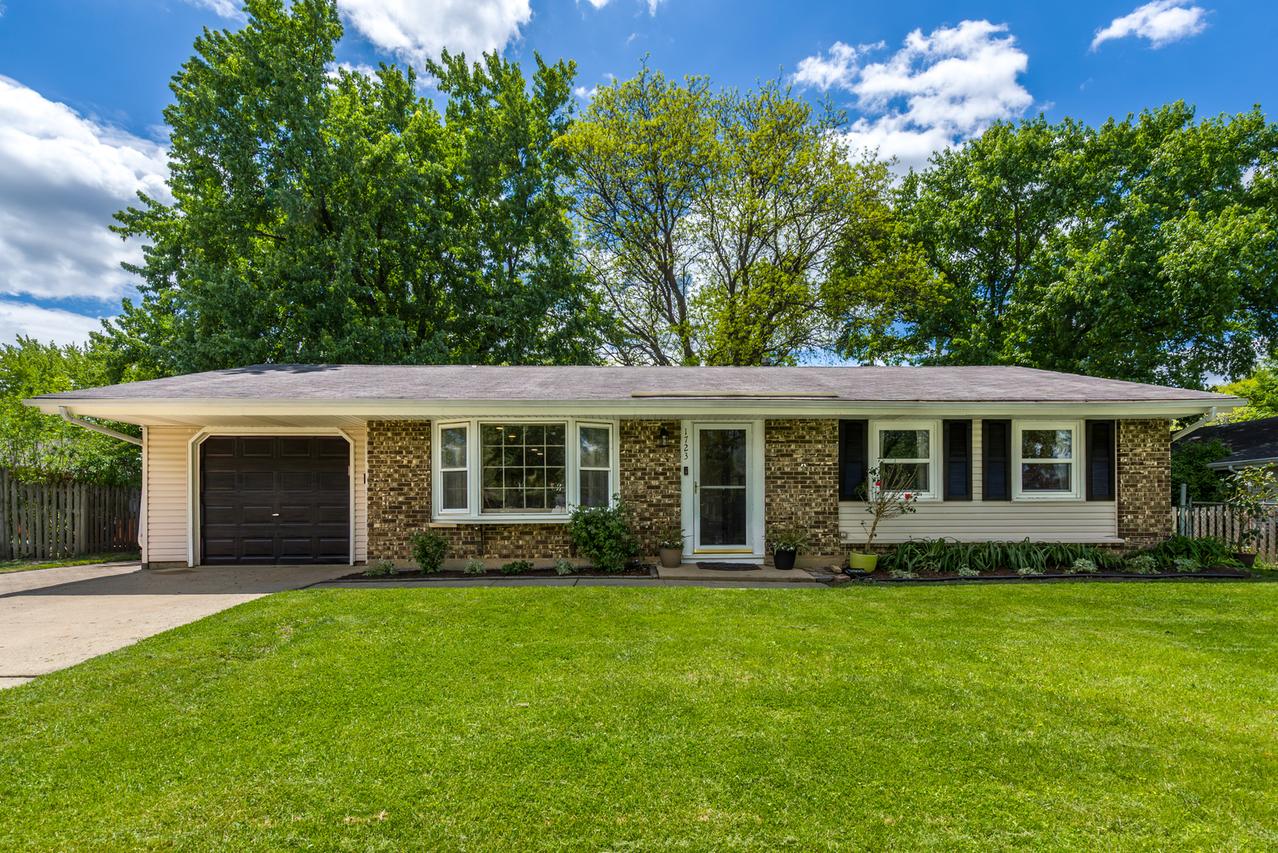 1723 Hartmann Dr., Schaumburg, IL 60193
