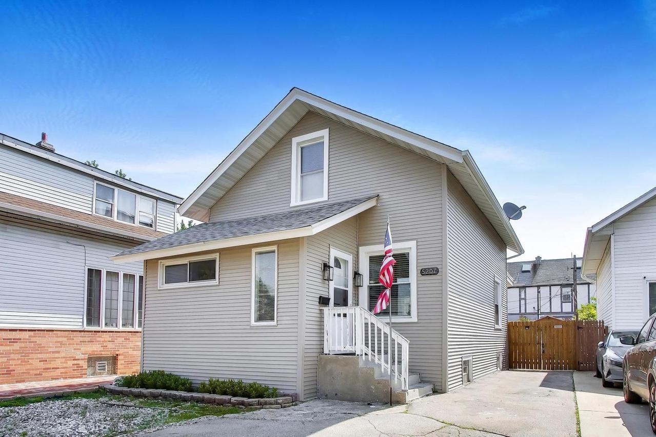 5207 N Lovejoy Ave., Chicago, IL 60630
