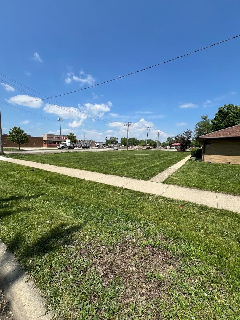 3298 7th St., Park City, IL 60085