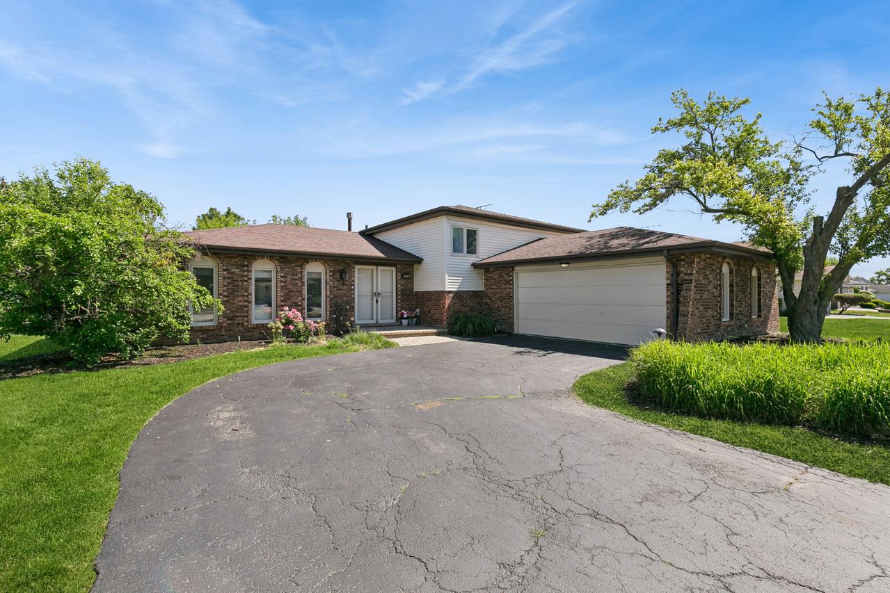 726 E 194th St., Glenwood, IL 60425