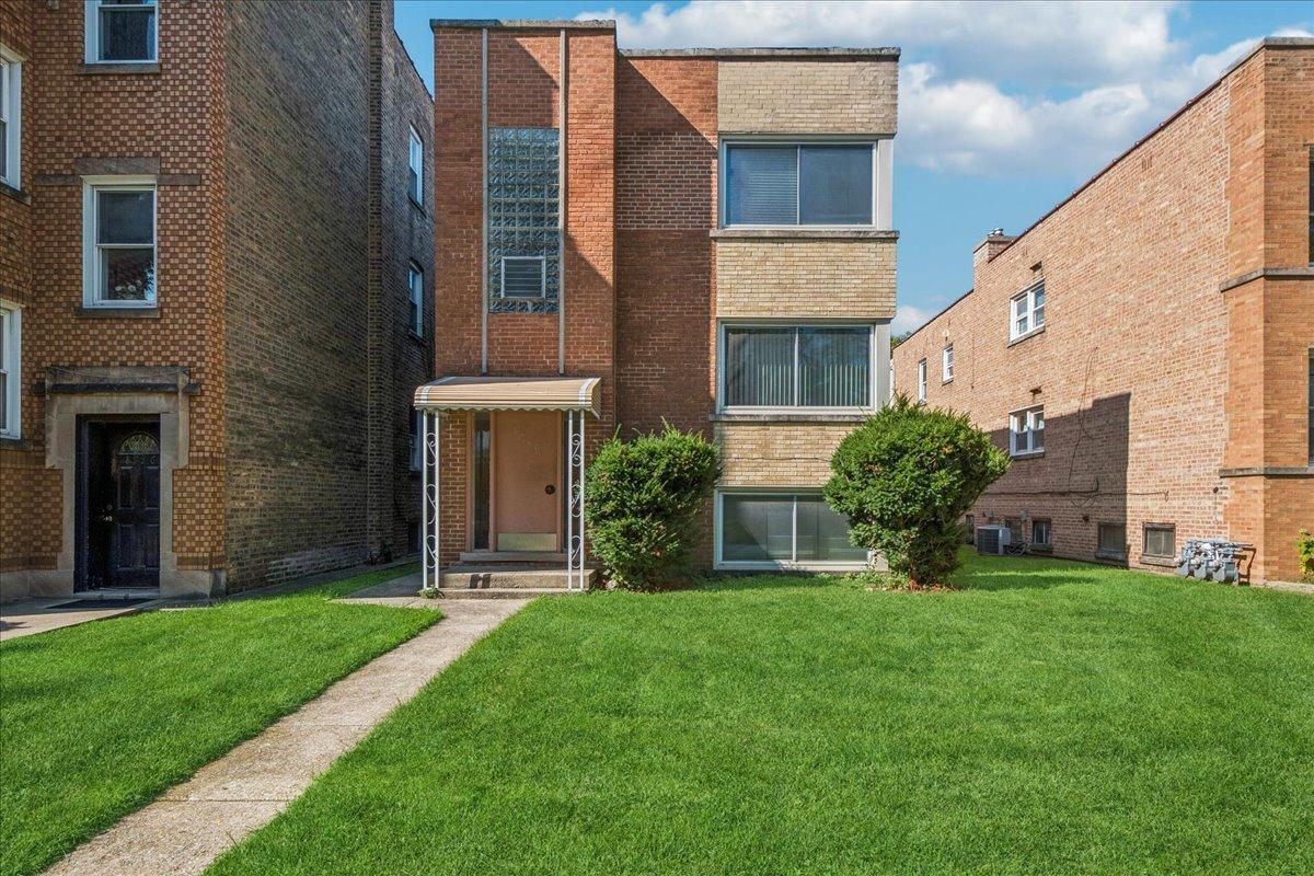 8940 Lamon Ave., Skokie, IL 60077