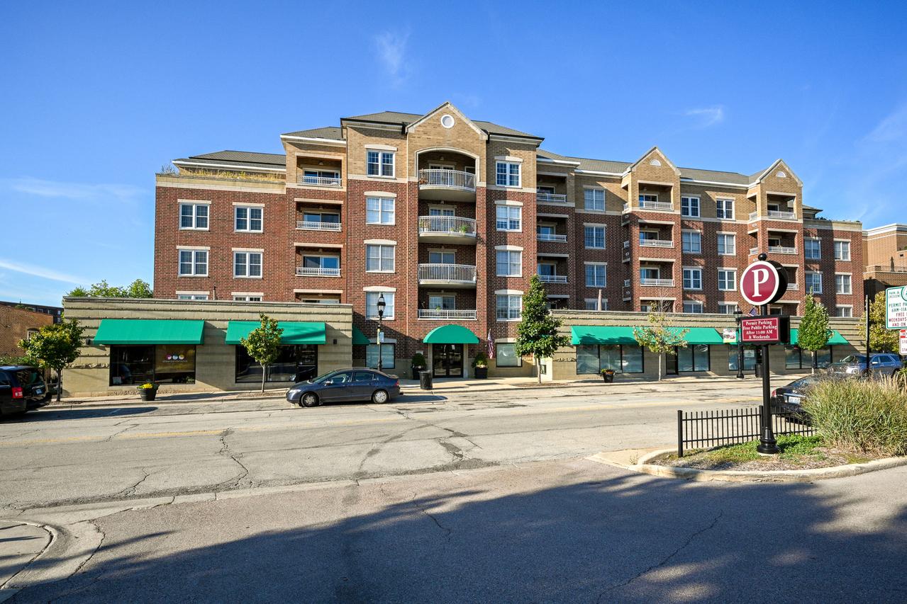 570 Crescent Blvd. #506, Glen Ellyn, IL 60137