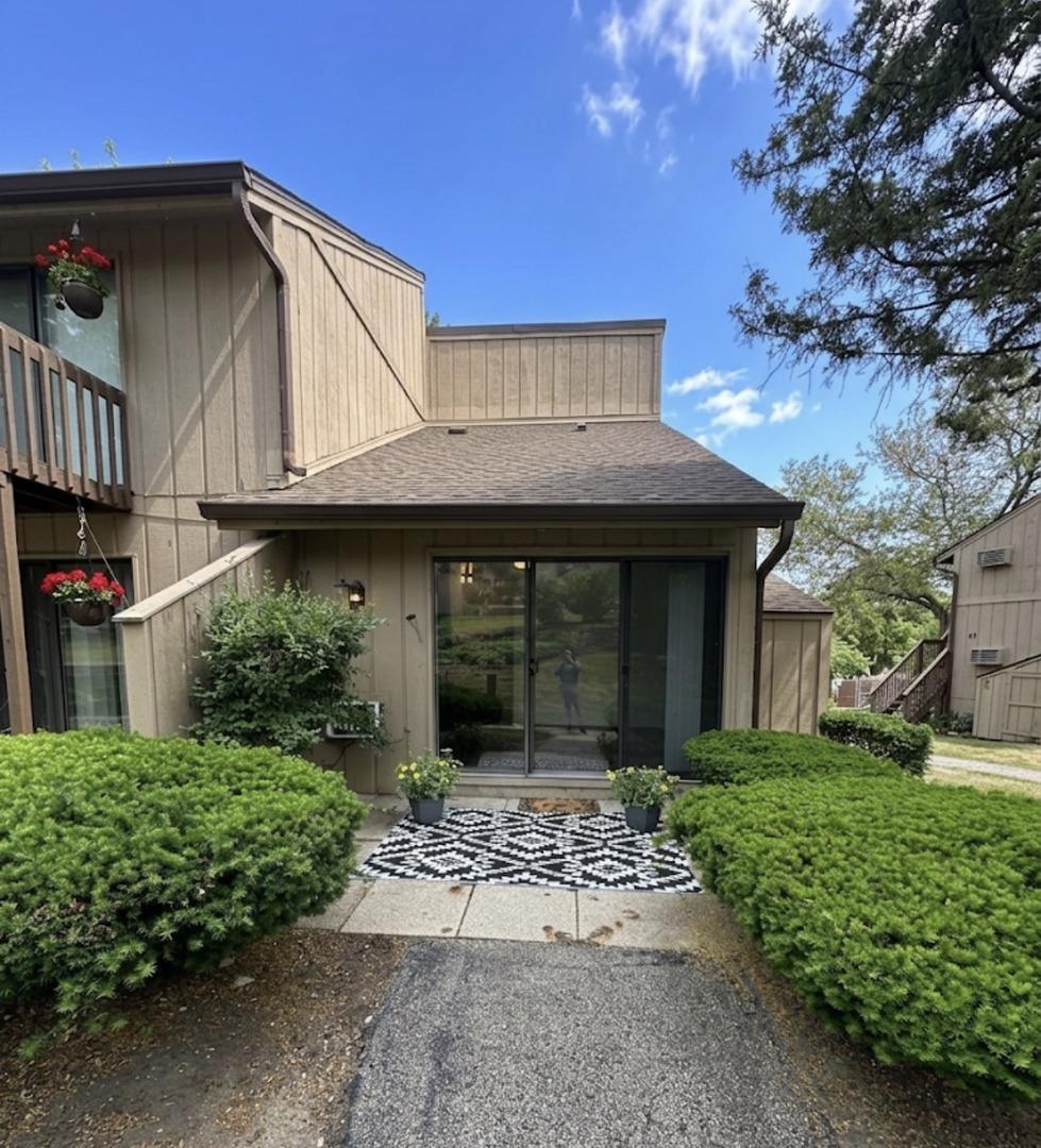 44 Nassau Colony #4, Fox Lake, IL 60020