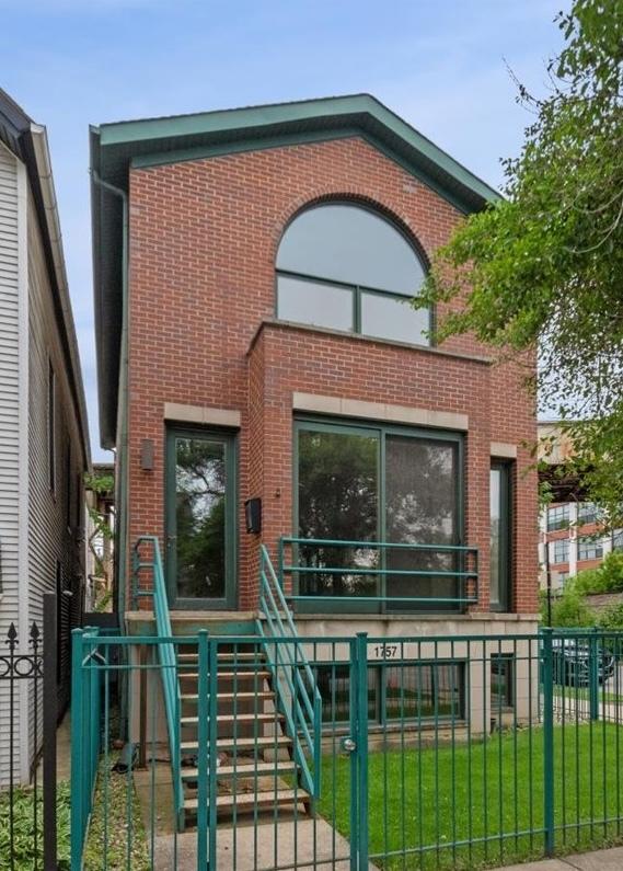 1757 W Newport Ave., Chicago, IL 60657