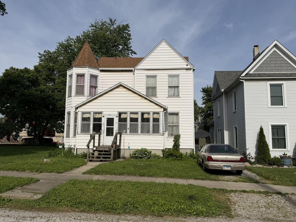 411 N Monroe St., Clinton, IL 61727