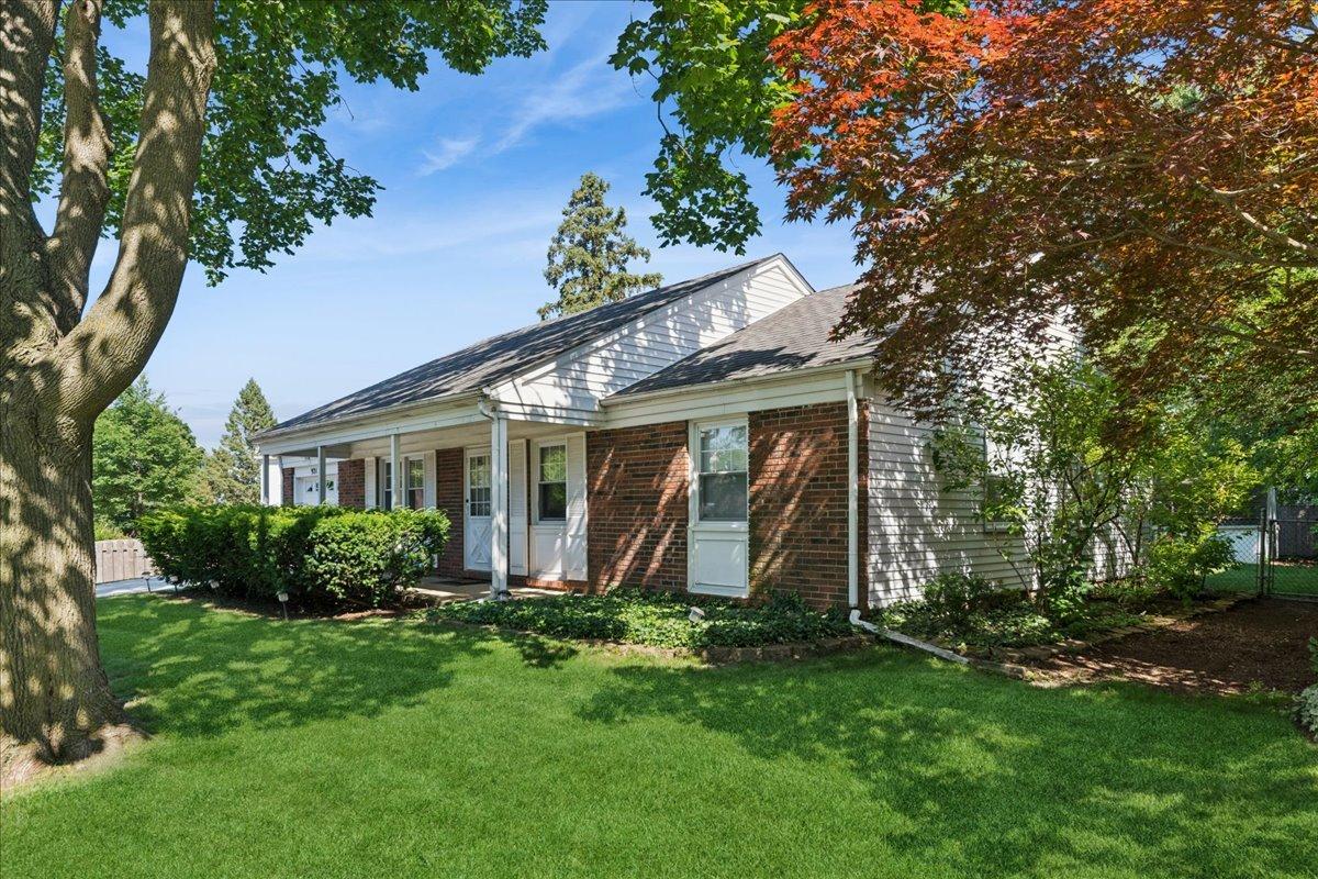 921 Country Ln., Buffalo Grove, IL 60089