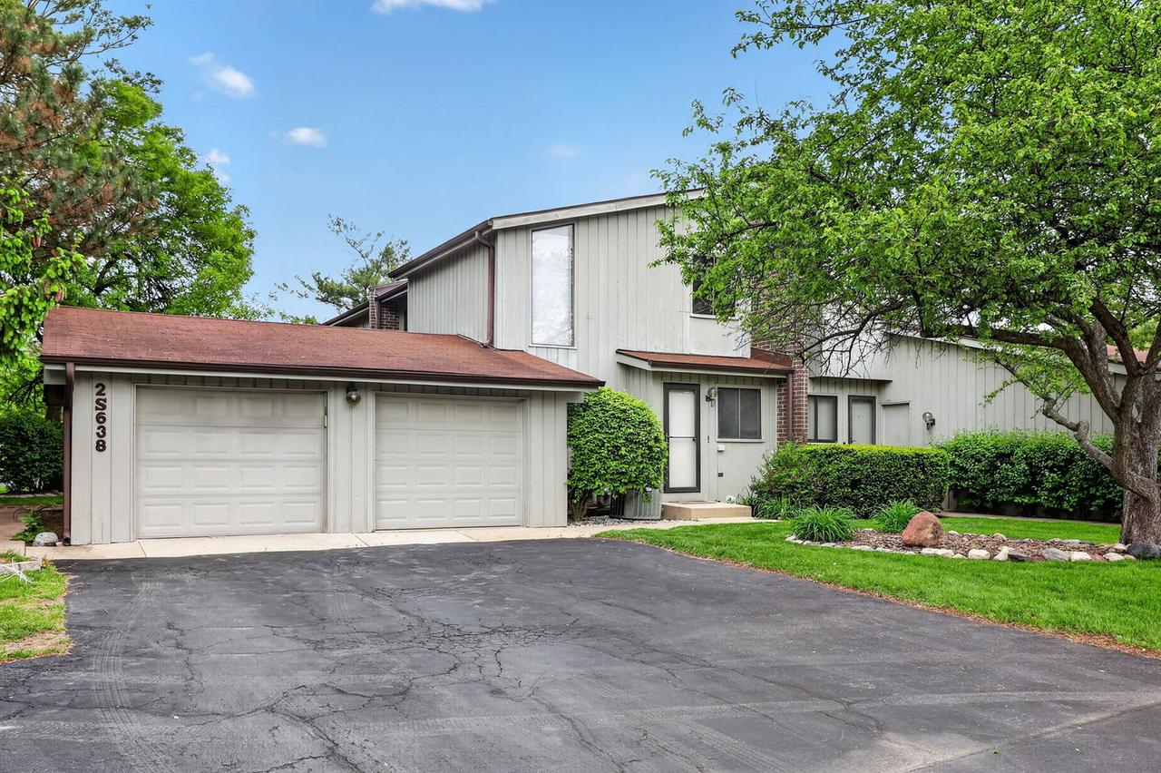 2S638 Enrico Fermi Ct., Warrenville, IL 60555