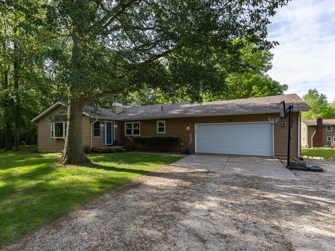 101 N Park Ave., Geneseo, IL 61254