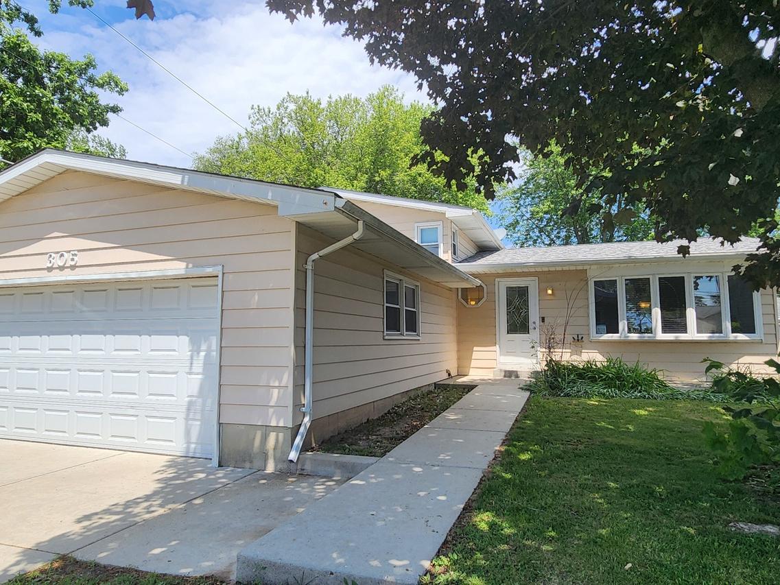 305 North Ave., Antioch, IL 60002