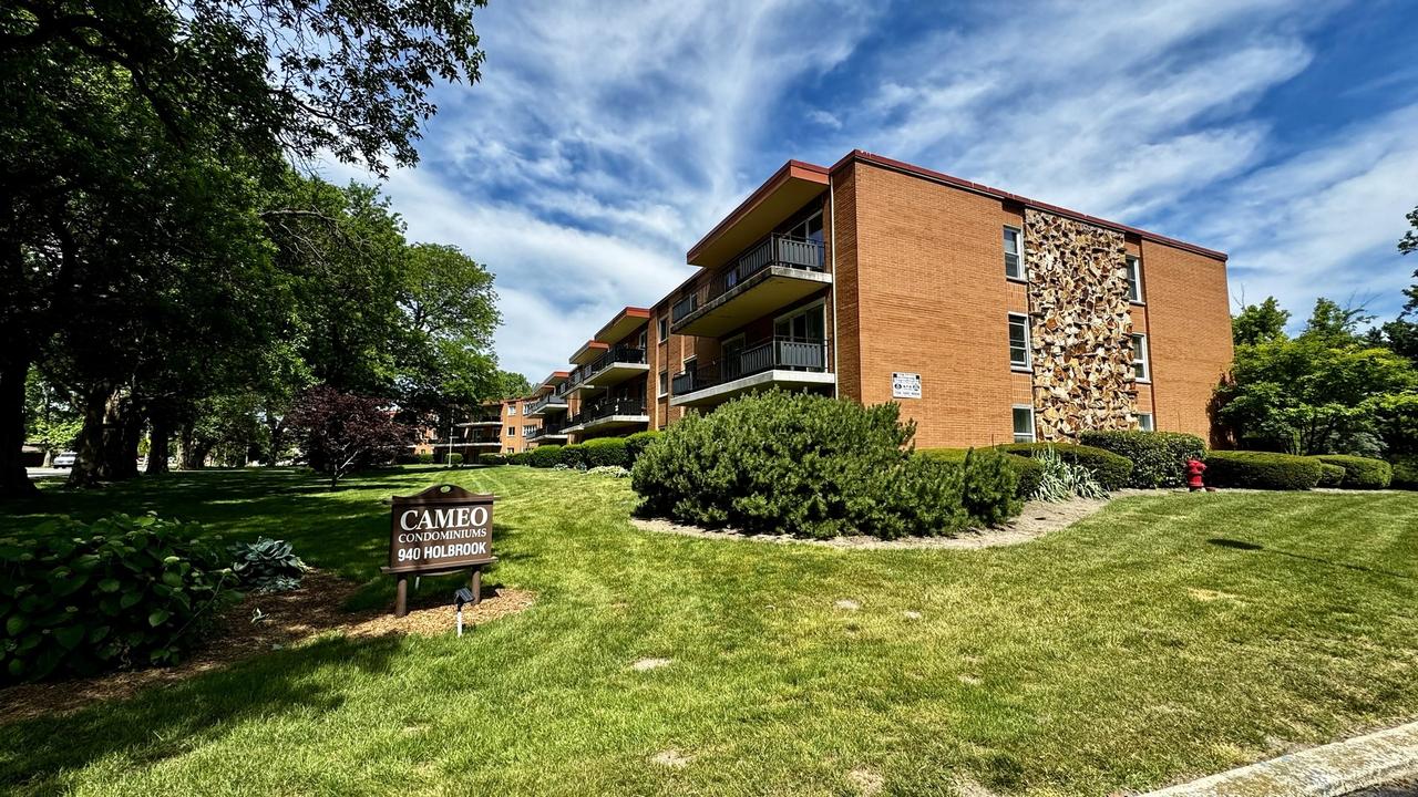 940 Holbrook Rd. #32C, Homewood, IL 60430