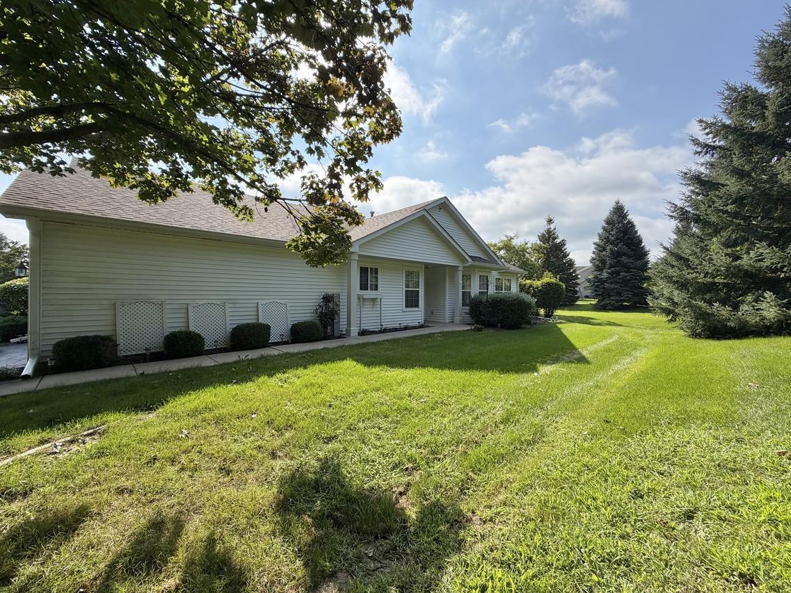 22 Rolling Oaks Rd. #D, Sugar Grove, IL 60554