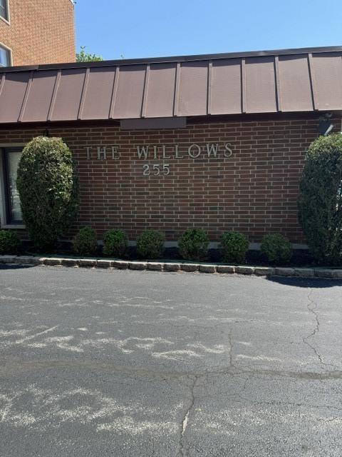 255 S West Ave. #305, Elmhurst, IL 60126