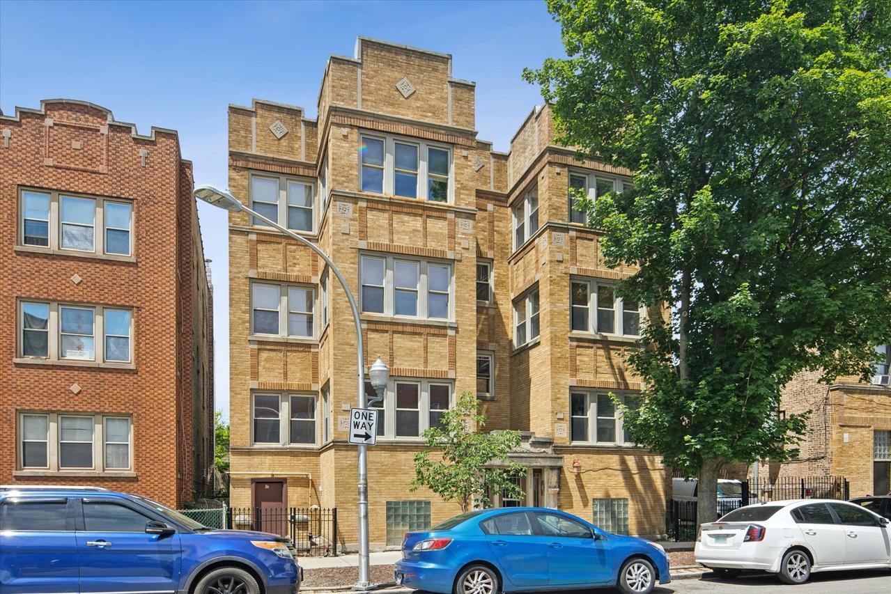 4350 N Albany Ave. #2S, Chicago, IL 60618
