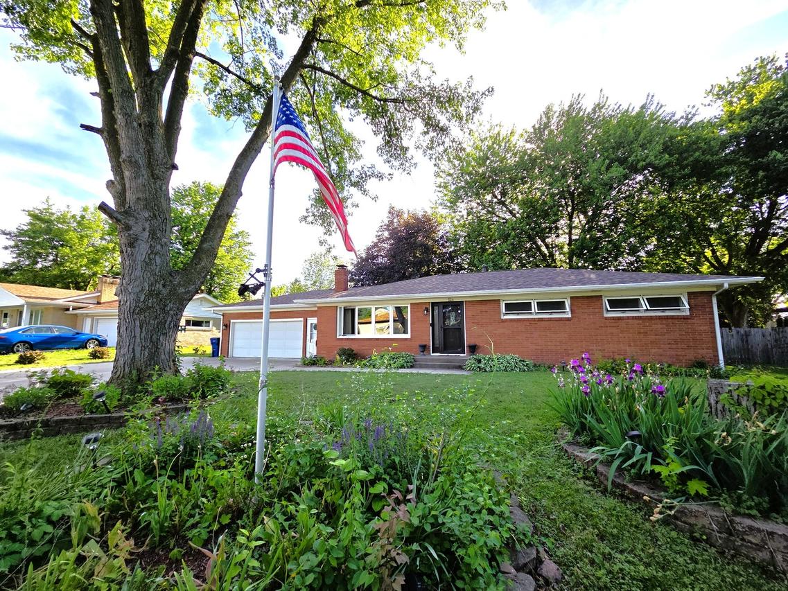 524 7th St., Andalusia, IL 61232
