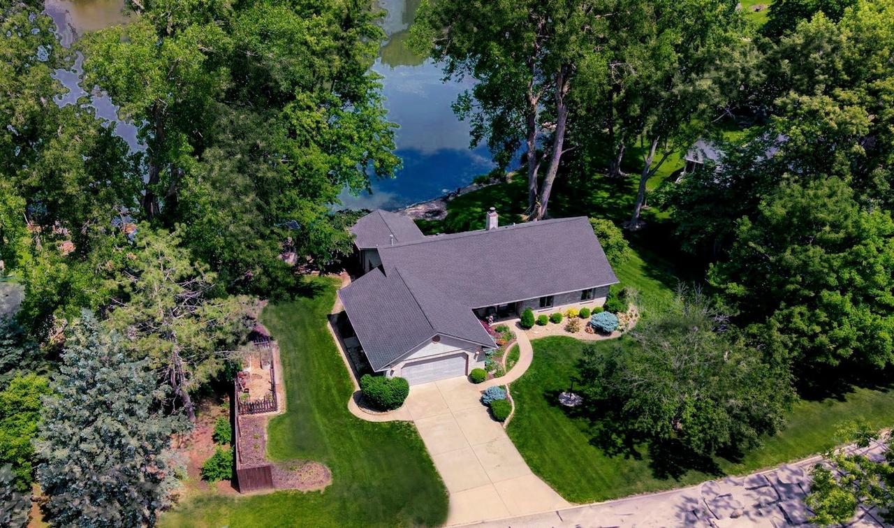 1802 Lake Shore Dr., Mahomet, IL 61853